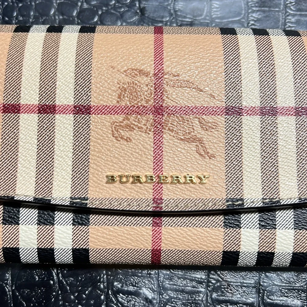 Burberry Wallet (Authentic) - Picture 3 of 15